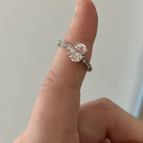 LaMore Design Engagement Ring - Picture 5 of 6